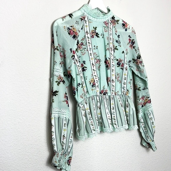 Hemant & Nandita Amour Floral Lace Blouse - Picture 5 of 10